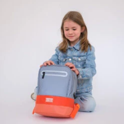 OAK25 Kids Mini Luminant 6 - Kinderrucksack 29 Cm -Taschen Discounter OAK25 Kids Mini Luminant Kinderrucksack 6 L 29 cm silver coral 11667394 JR ML CO GY 8